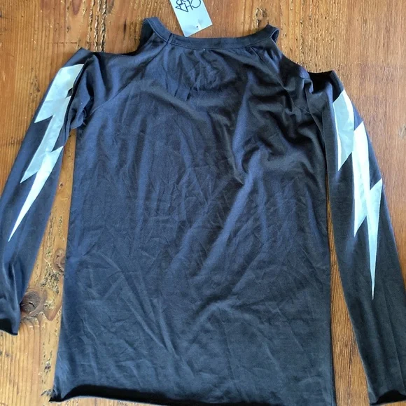 NWT Chaser Cold Shoulder Long Sleeve Lightening Bolt T-Shirt, Black, Size Small - Picture 2 of 13
